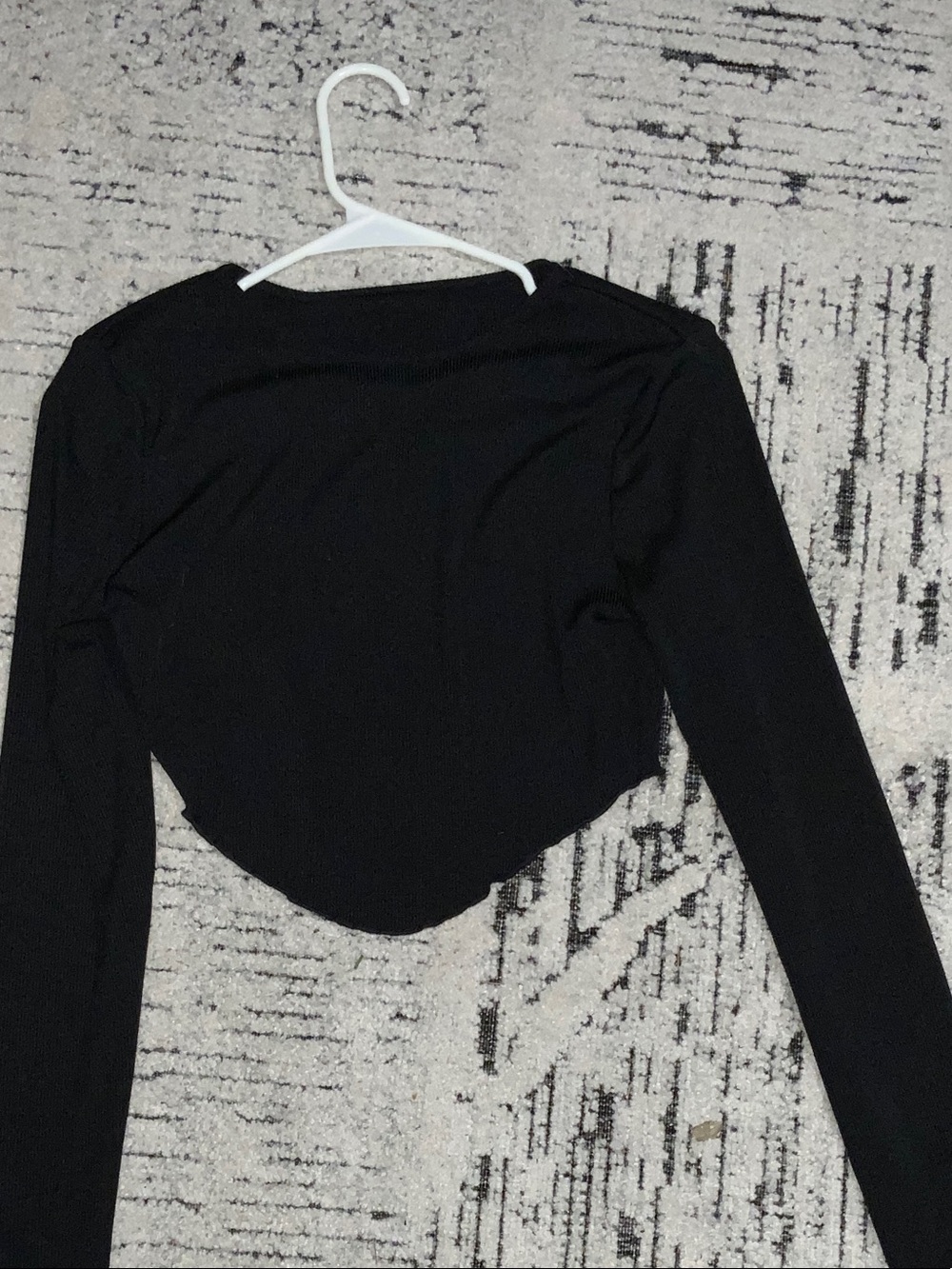 Women's Black Long-Sleeve Cropped Top